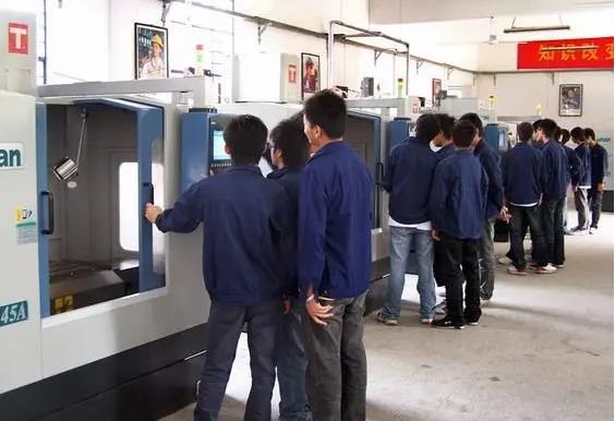 國內某機械培訓學校采購案例